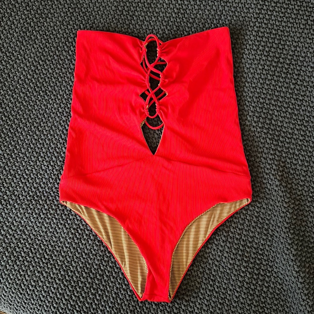 New Acacia Bronx One Piece 🍒